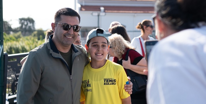Kuşadası Tenis Kulübü'nün ilk turnuvasında 99 raket korta çıktı