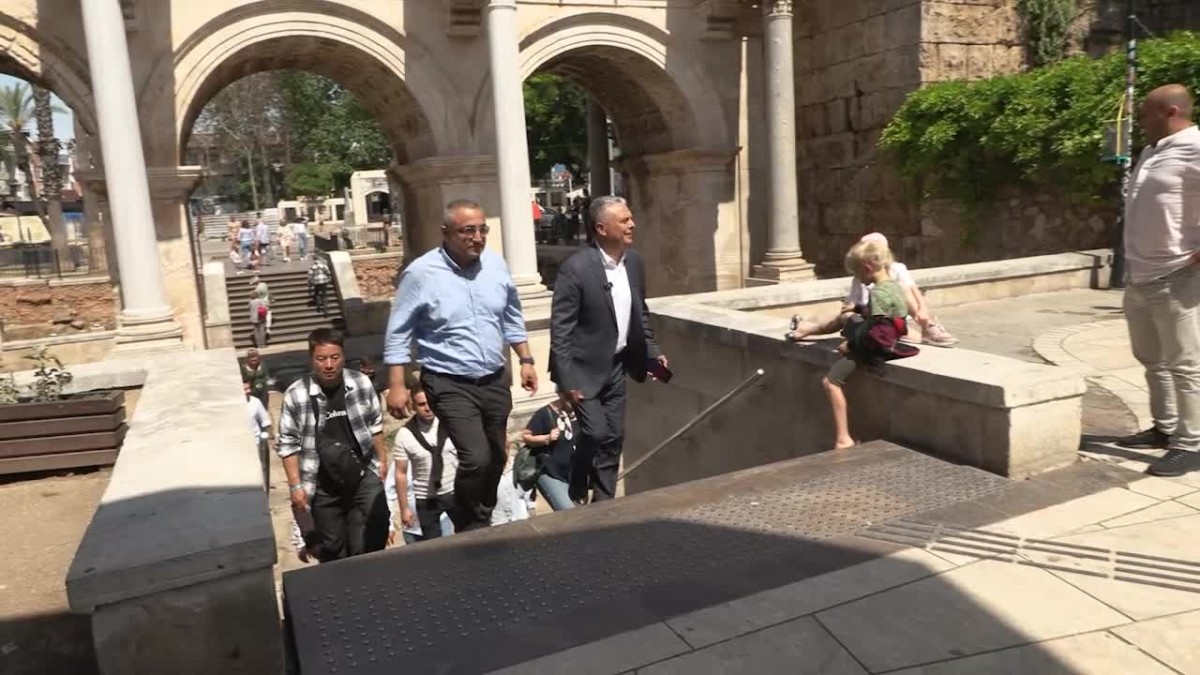 Muratpaşa Belediye Başkanı Uysal, Kaleiçi esnafıyla bir araya geldi