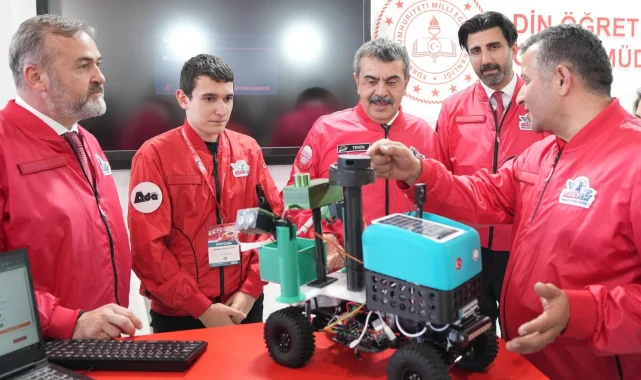 Bakan Tekin, Teknofest KKTC'de MEB'in standında