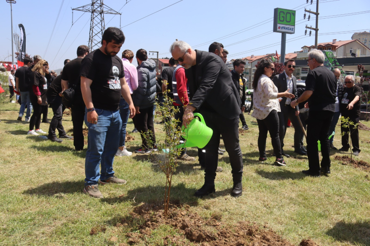 İzmit'te Prof. Dr. Ümit Özdağ Hatıra Ormanı