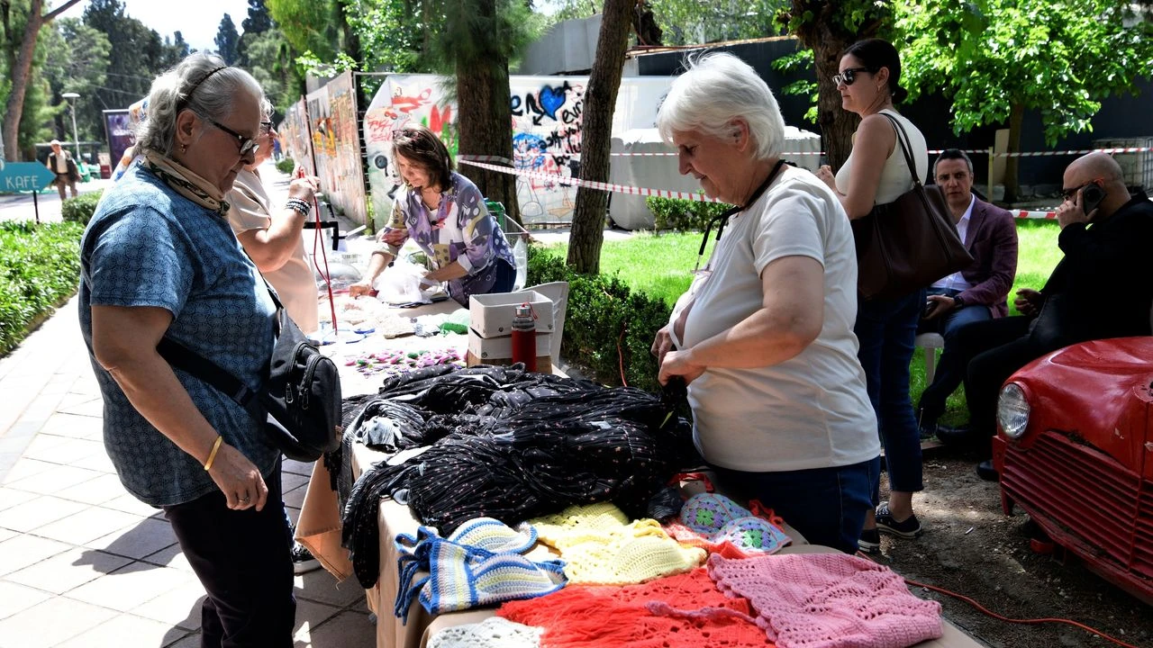 Bornovalı kadınların El Sanatları Sergisi Büyükpark’ta açıldı