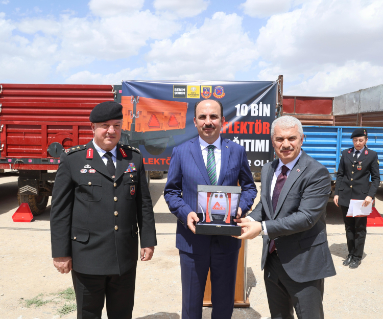 ″Reflektör Tak, Görünür Ol” projesi ile çiftçilere 10 bin adet reflektör dağıtılacak