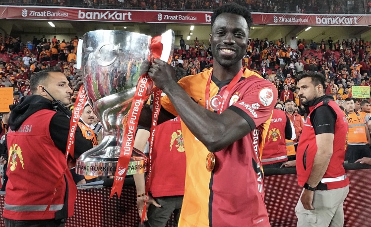 Galatasaray, kupayı coşkuyla kaldırdı!