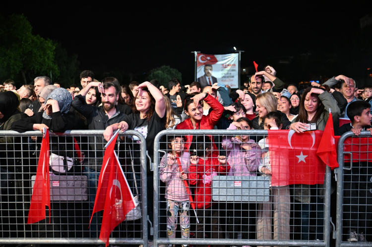 Bursalı gençler Yıldırım'da 'bayram' etti