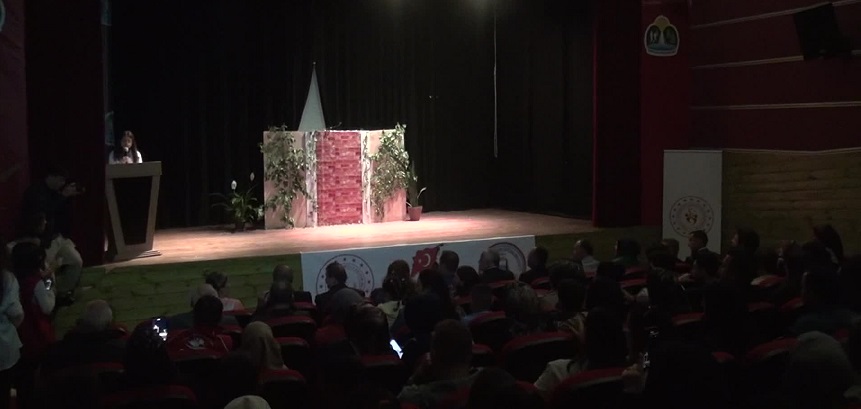 Sinop’ta lise öğrencileri, İngilizce “Romeo ve Julliet” oyununu sahneledi