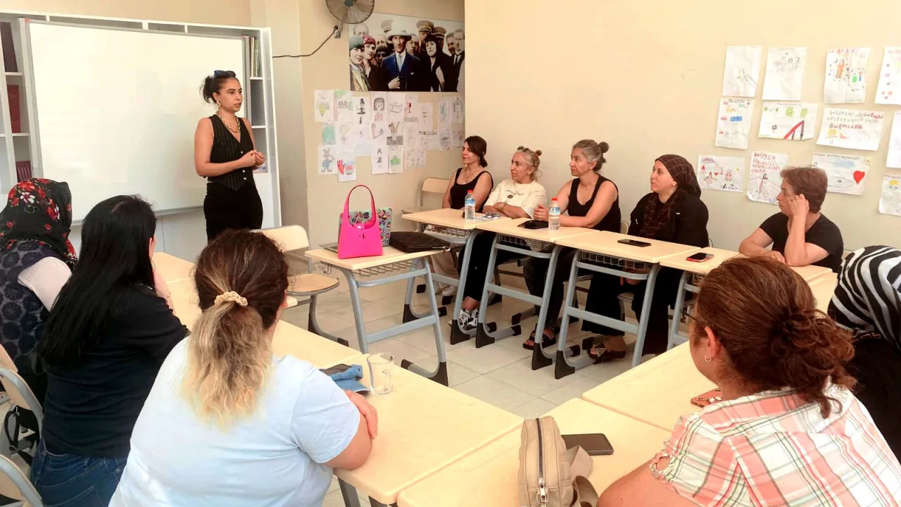 İzmir Çiğli Belediyesi’nden anneler için bilgilendirici seminer
