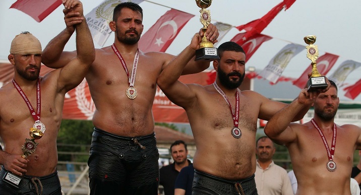 566. Akhisar Çağlak Yağlı Güreşleri'nde başpehlivan Süleyman Başar oldu