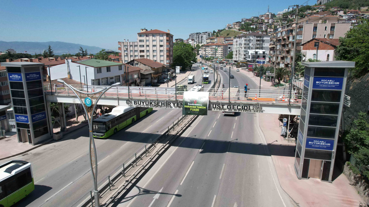 Kocaeli Büyükşehir’den üst geçitlere hassas dokunuş