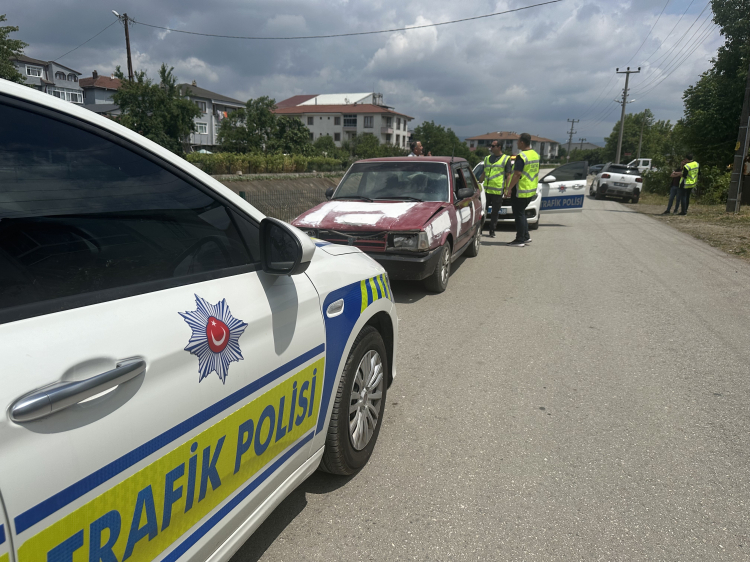 Düzce'de ehliyetsiz çocuk sürücü drift faciasına neden oldu