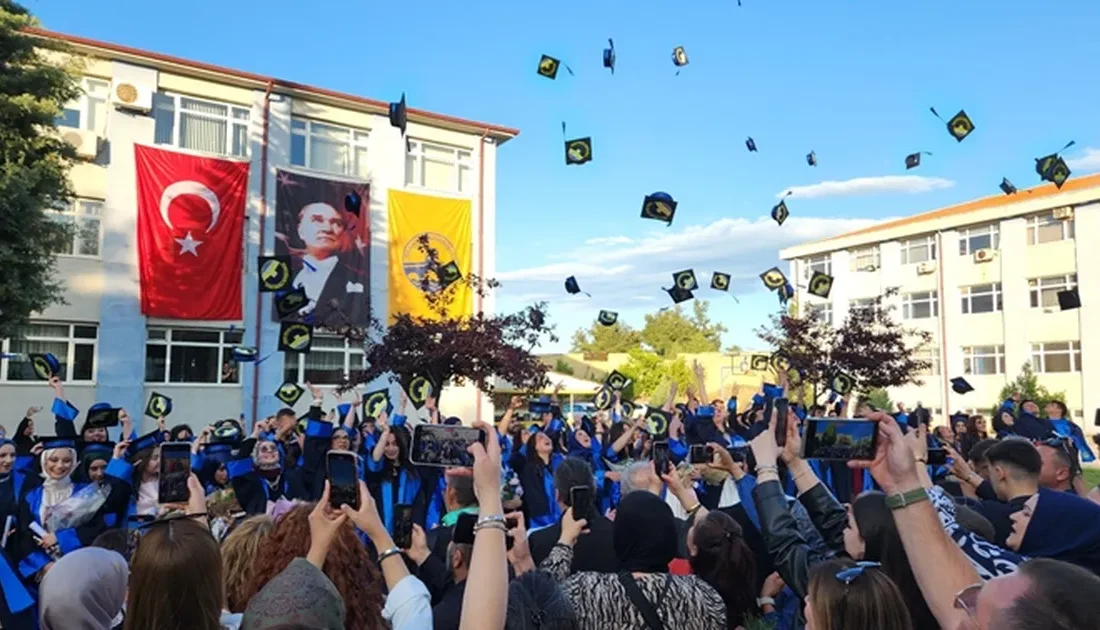 Edirne Keşan MYO'da mezuniyet coşkusu