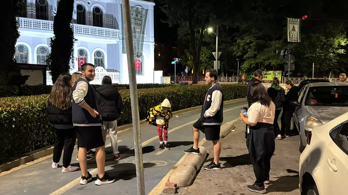 Muğla'da deprem! 14 yaşındaki Afranur hayatını kaybetti!