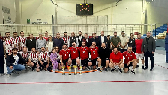 Pazar'da Kurumlar Arası Voleybol Turnuvası’nda Şampiyon Baro Takımı Oldu