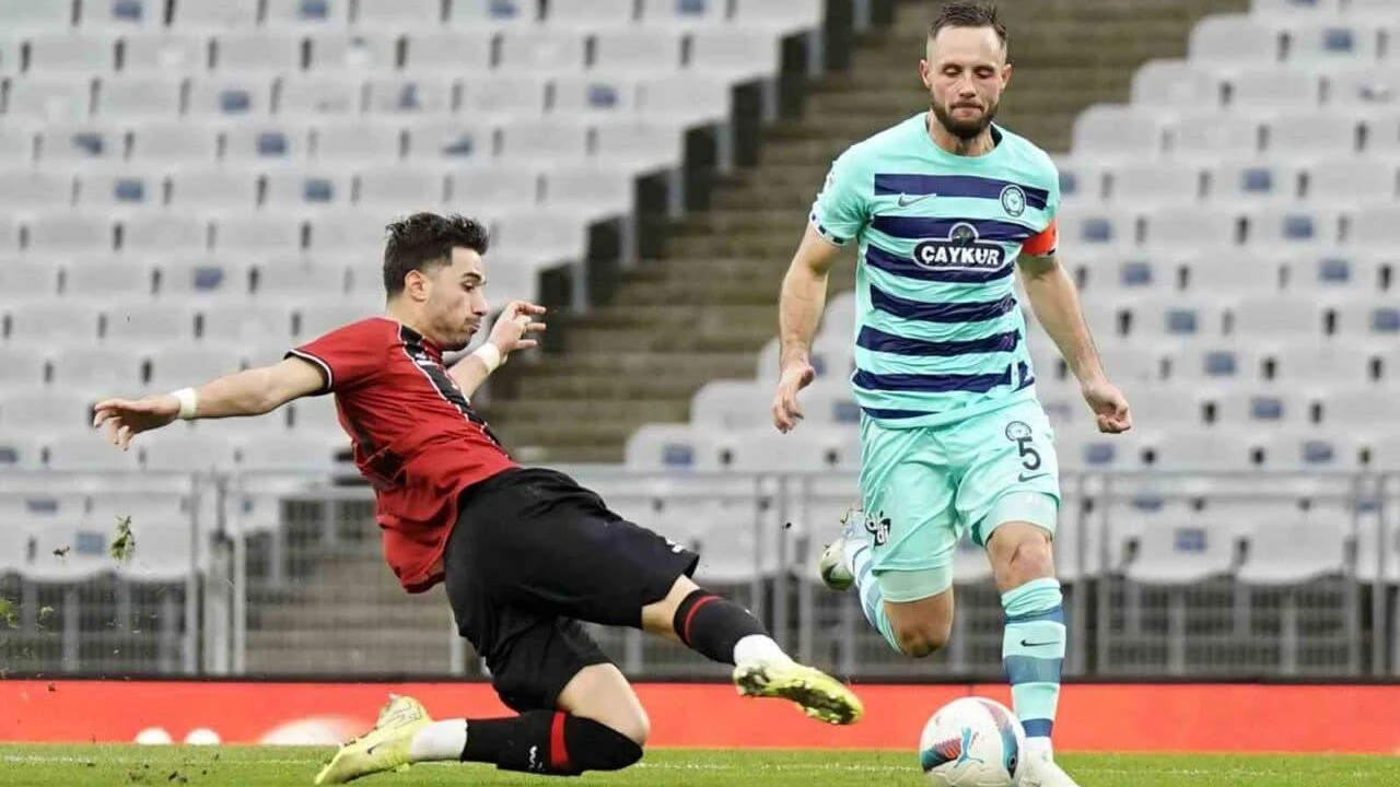Rizespor’un Sol Bekteki Değeri: Casper Højer Kaptanlığa Yükseldi