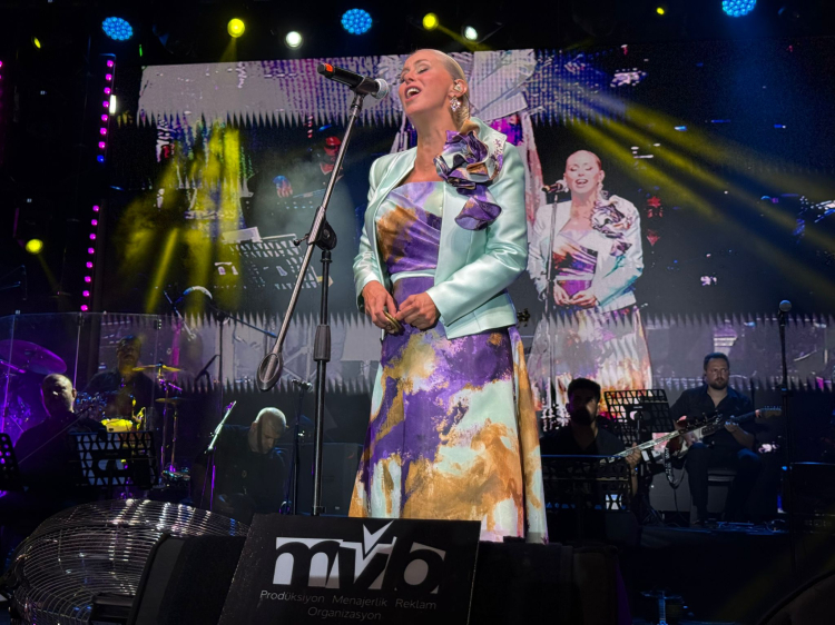 Mardin Yeşilli Kiraz Festivali'nde Niral Ünsal'dan Gazze vurgusu 