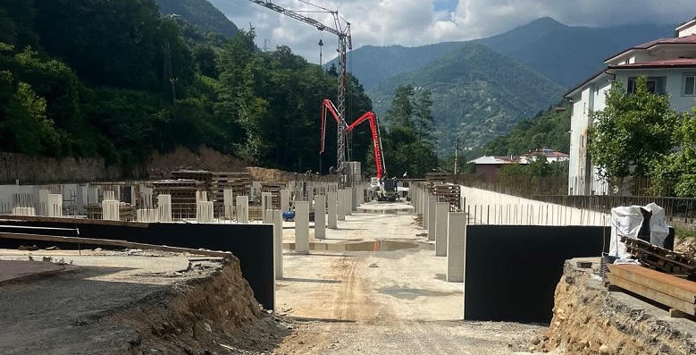 İkizdere’de Üstü 800 Seyircilik Tribün Altta 200 Araçlık Otopark Yapılıyor