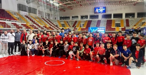 Çaykurspor ’lu Minik Güreşçiler Sivas’tan 9 Madalya İle Döndü