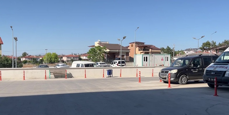 Salda Gölü'nde boğulma tehlikesi geçiren genç kız hastaneye kaldırıldı