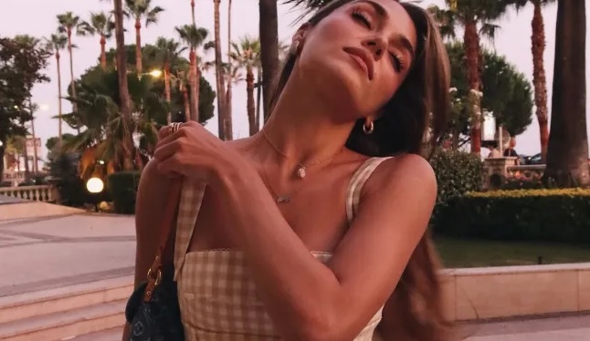 Hande Erçel Feyyaz Şerifoğlu ve Merve Dinçkol’un düğününde! Horon şovu gündem oldu