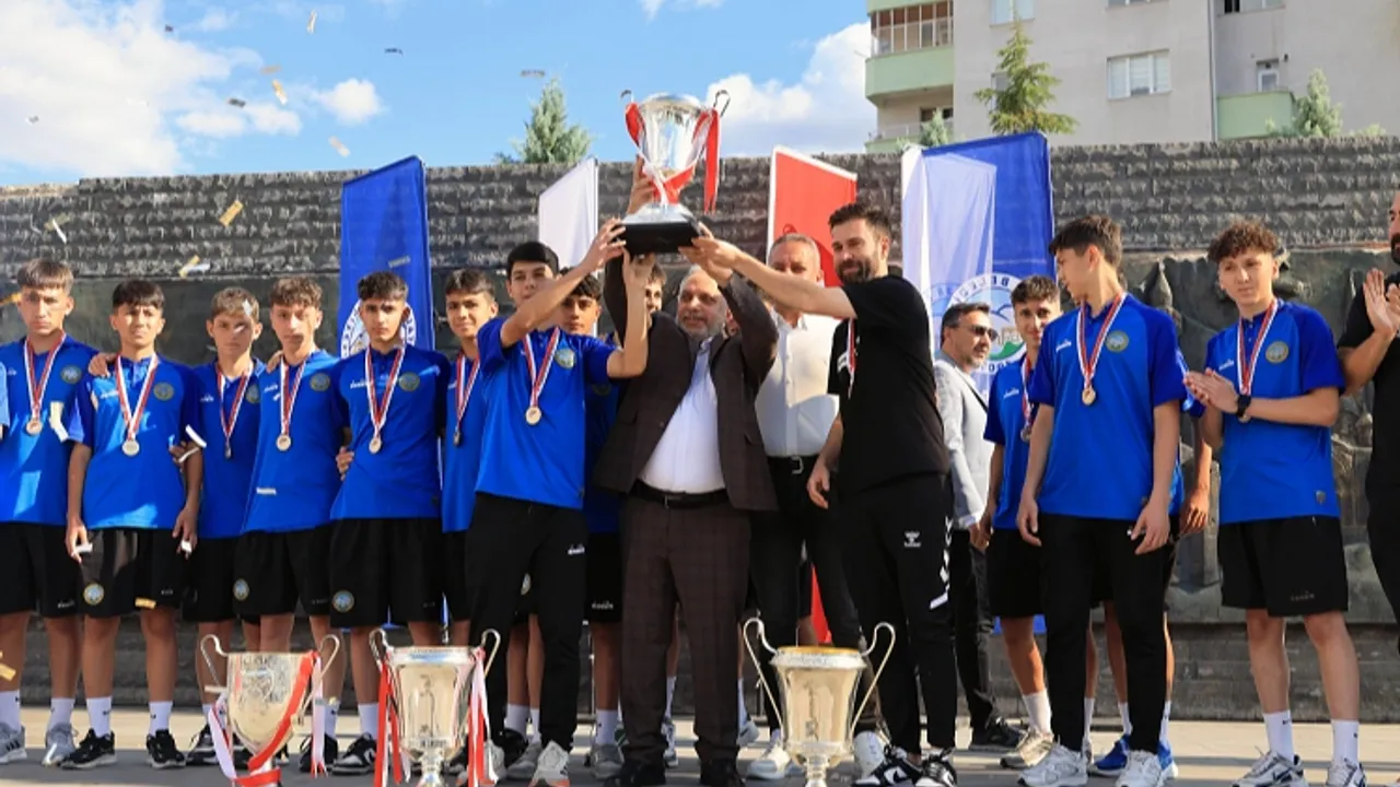 Kayseri Talas'ın altın çocukları yine tarih yazdı