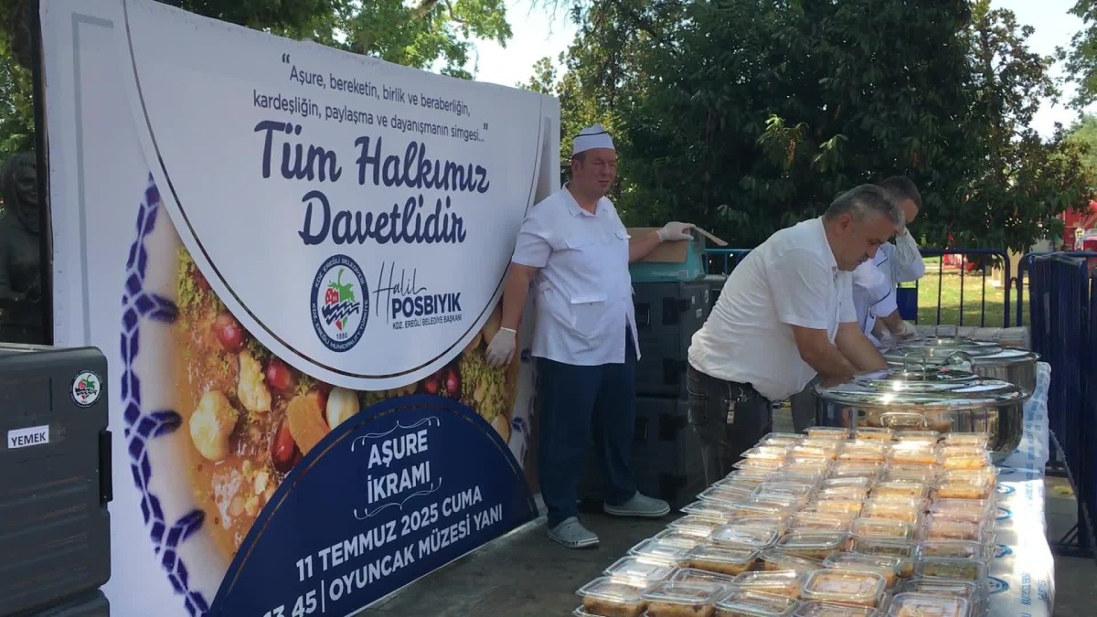 Karadeniz Ereğli Belediyesi, binlerce kişiye aşure dağıttı