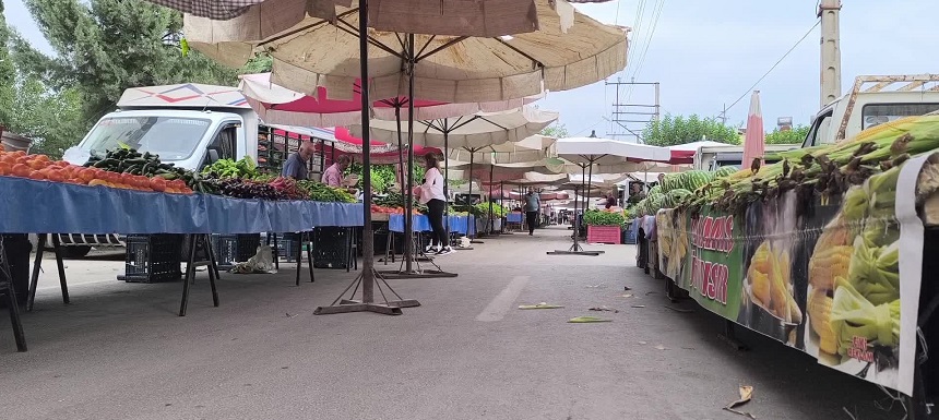. Pazara alışverişe gelen vatandaş: 