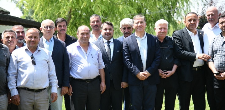 Başkalarının şahsına para attıran insanlar, şimdi belediyenin resmi hesabına gelen paradan rahatsızlık duyuyorlar