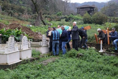 Emekli Bankacı Yaşar Kırboz’ un Eşi Bugün Rize’de Toprağa Verildi