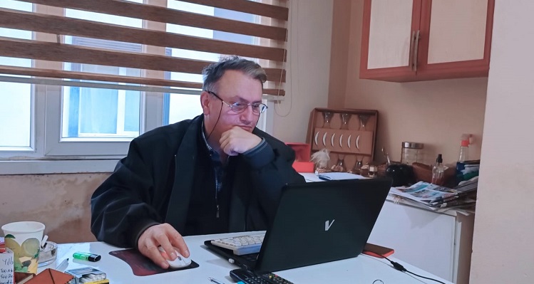  Gazetecilikte Kimlik Krizi: Basın Kartı mı, Mesleki Etik mi?