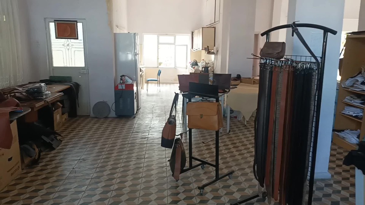 Ev hanımlığından girişimciliğe: Karacasu’da deri atölyesi kurdu