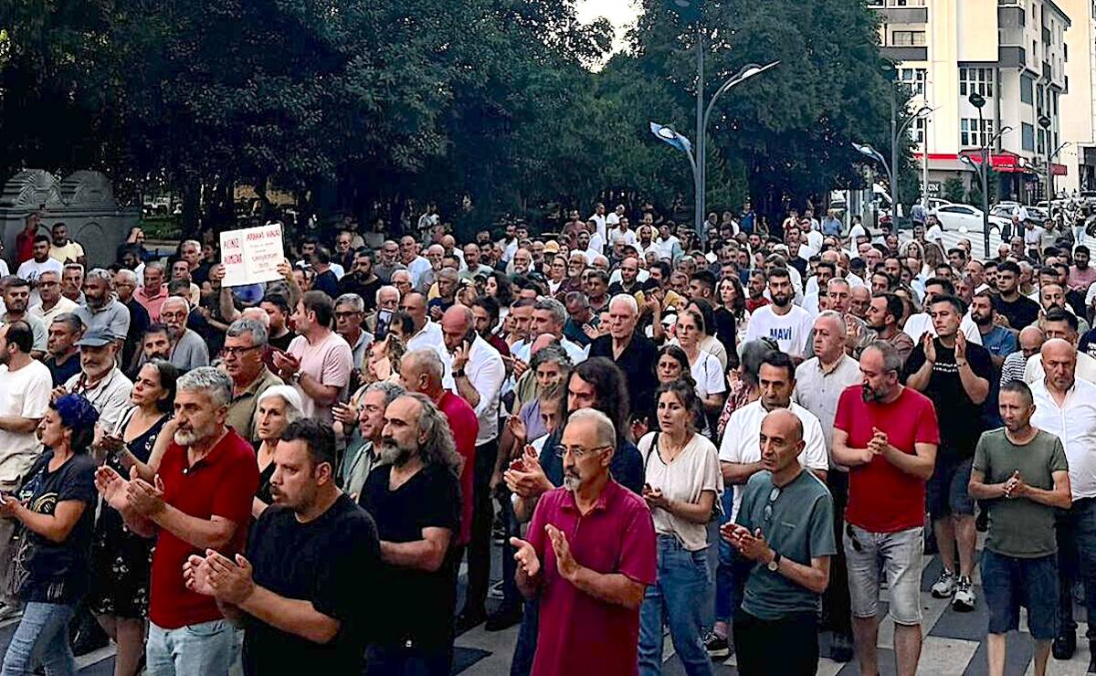 Karadeniz Yerelleri Hopa’da Reşit Kibar Anısına Buluşuyor: “Toprağımızı Vermiyoruz!”