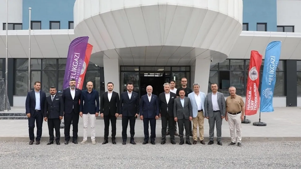 Mustafa Elitaş'tan Kayseri Melikgazi Havacılık Lisesi'ne tam not