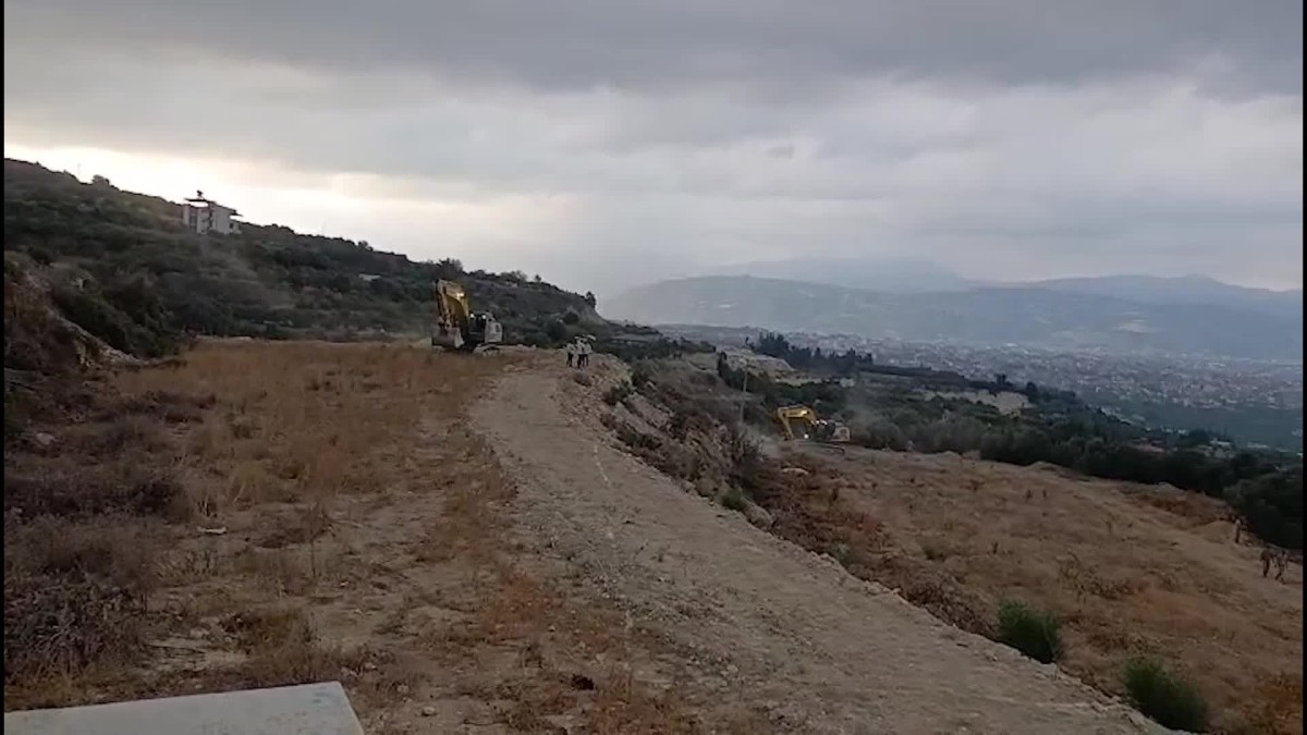 TOKİ için kamulaştırılan Hatay Mağaracık’a jandarma eşliğinde iş makineleri girdi, bölge sakinleri tepki gösterdi