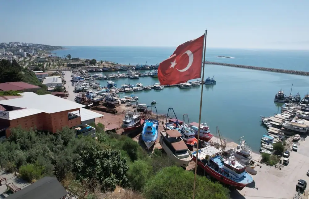 Adana Karataş balıkçısına malzeme desteği