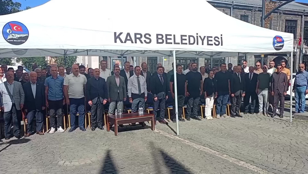  Senger: “Meclis salonuna girdiğimizde, siyasi parti kimliğimizi dışarıda bırakıyoruz”