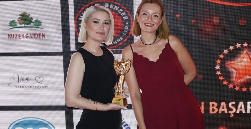 Eylül Aşkın “Yılın En İyi Dijital Kültür-Sanat Programı Sunucusu” Ödülünü Aldı