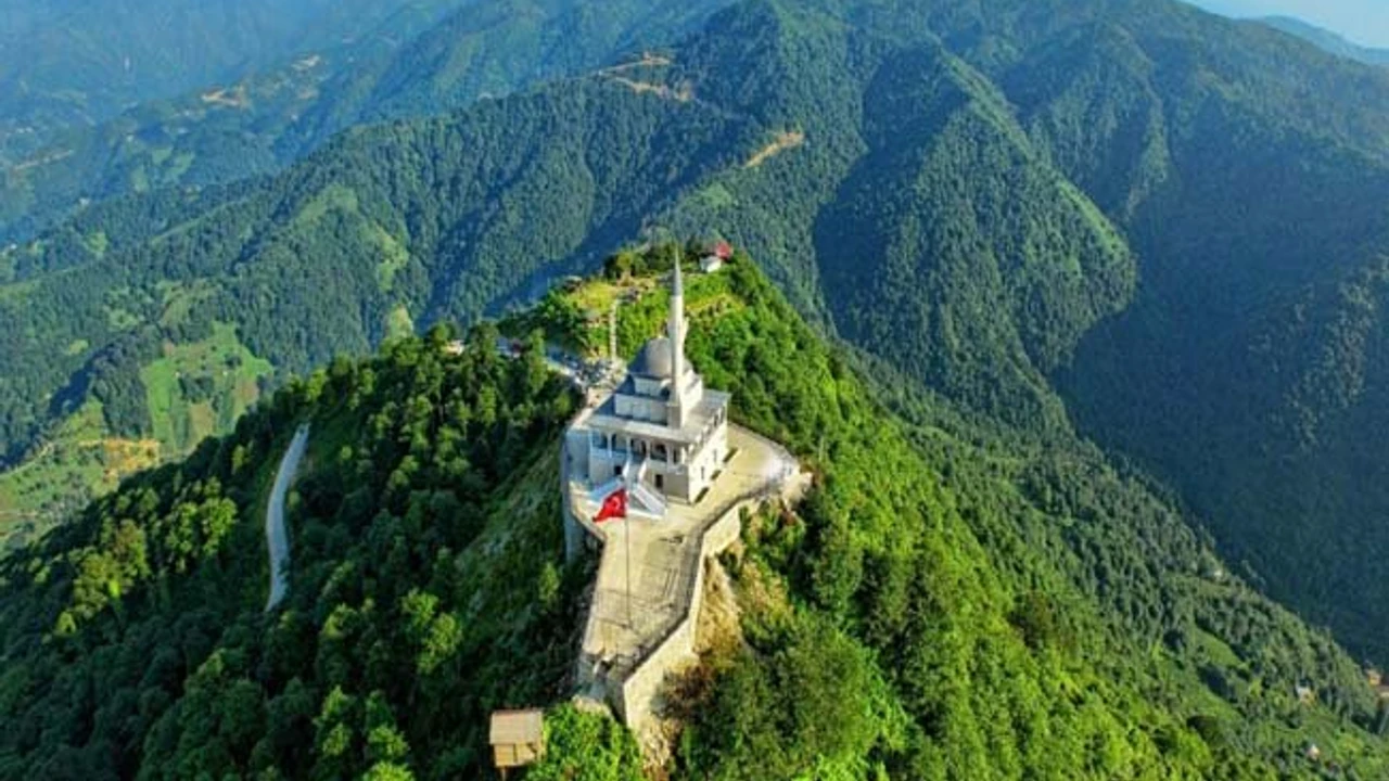 Karadeniz’in Saklı Cenneti: Rize Güneysu’da Gezilecek Yerler