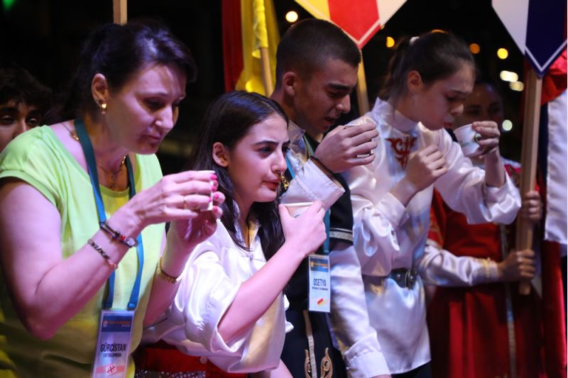 Rizeli Çay Demleme Şampiyonu Püf Noktasını Açıkladı: “Çayın Acı Olmasını Önleyen Sır”