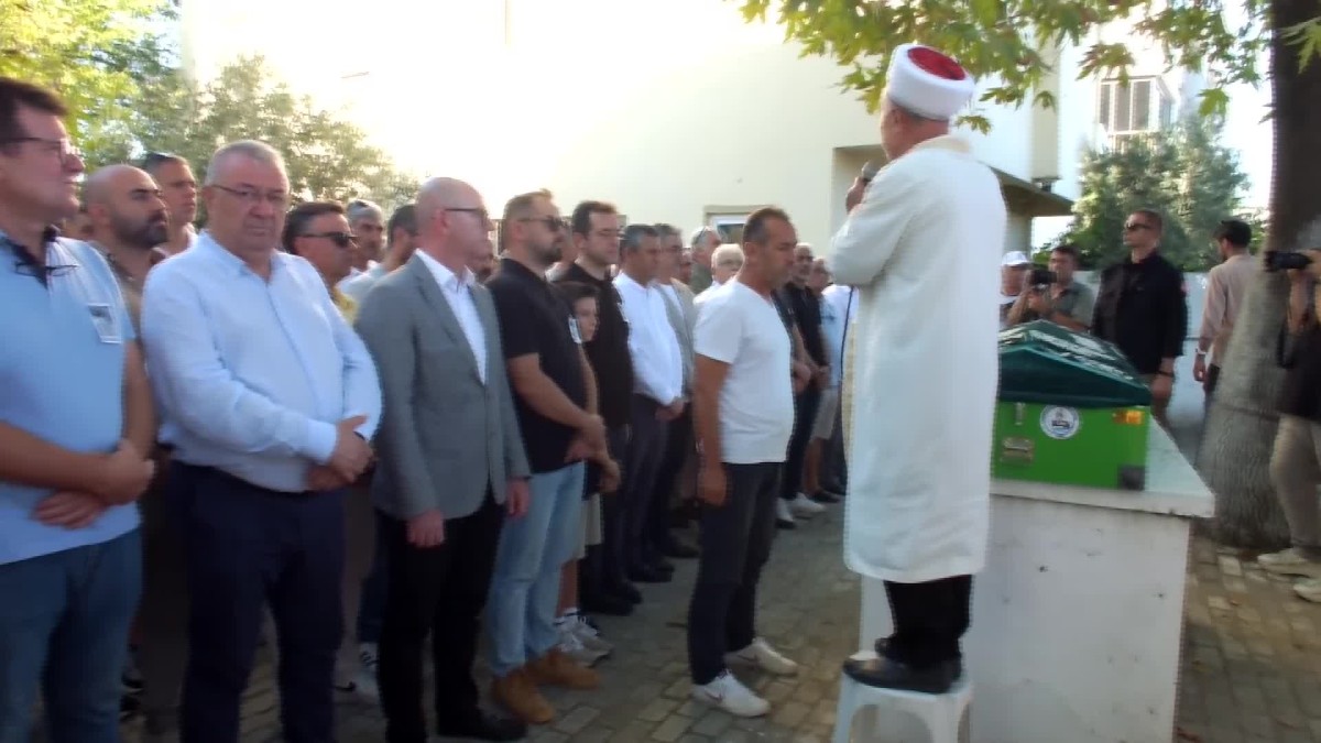Özgür Özel, Burhaniye'de cenaze törenine katıldı