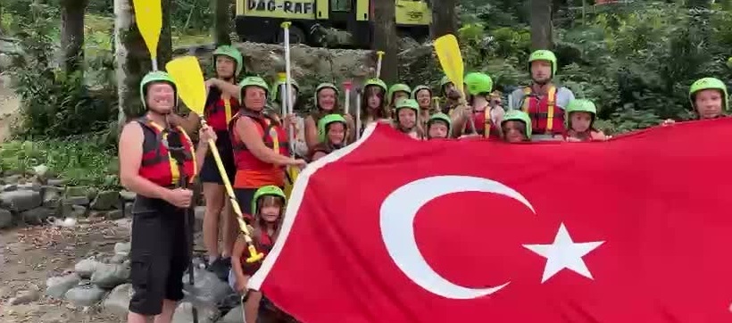 Ardeşen’de 30 Ağustos Zafer Bayramı Rafting ve Yüzme Etkinliğiyle Kutlandı