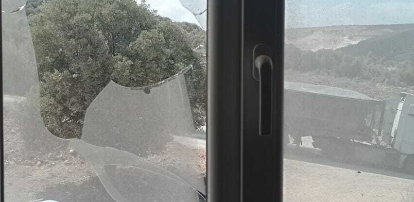 Hatay Bozlu’da taş ocağında dinamit patlatıldı: Çevredeki evlerin camları kırıldı, duvarları çatladı
