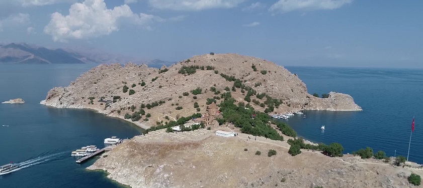 Van Akdamar Kilisesi'nde 13'üncü ayin yapıldı