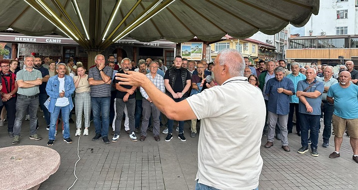 Fındıklı Halkı CHP’ye Yönelik Müdahaleyi Protesto Etti: “Faşizme Karşı Omuz Omuza”