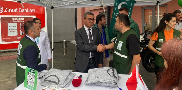 Rize’de Hastane Önünde “Sigarayı Bırak, Hayatı Bırakma” Mesajı Gökyüzüne Taşındı