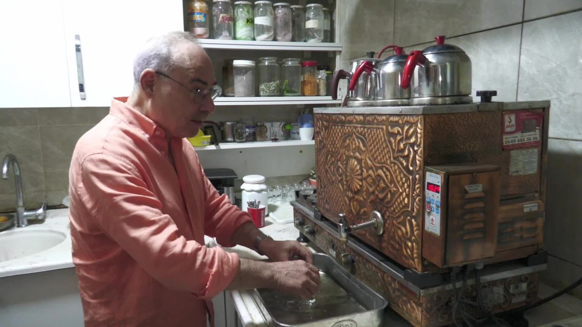 İzmir’de kahve ve çaya zam: Çay bahçelerinde çay 40, kahve 80 TL'den satılacak