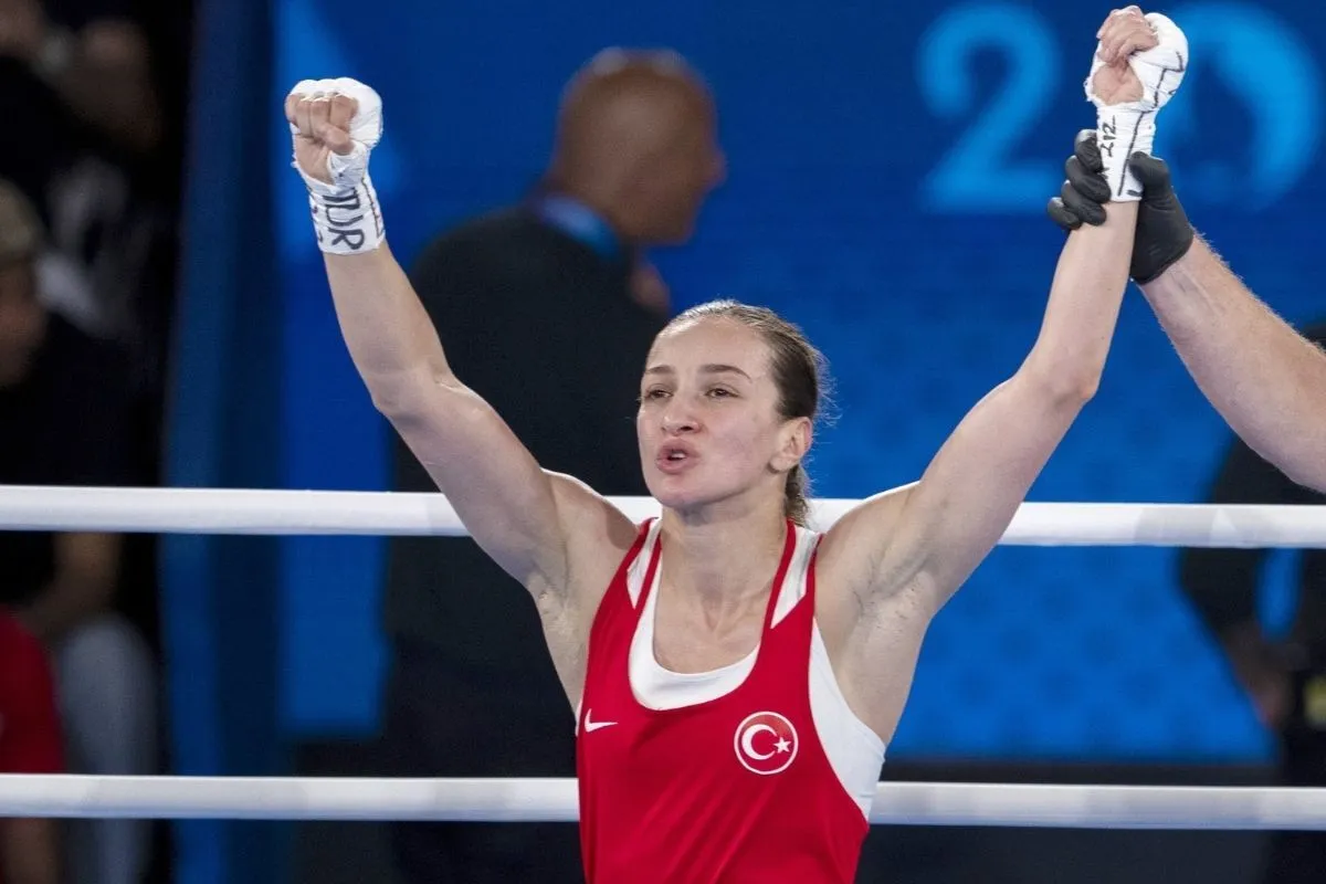 Bir finalde Buse Naz Çakıroğlu'ndan... Dünya Boks Şampiyonası’nda finale yükseldi