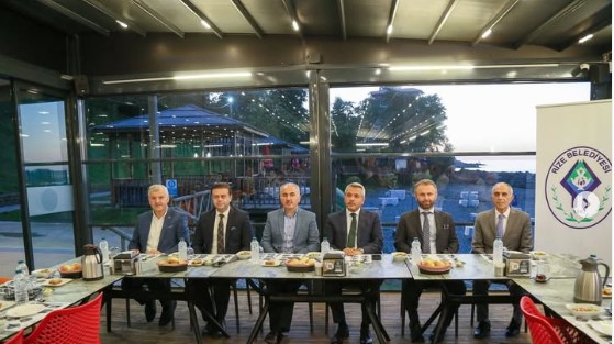Rize Lisesi Mezunları Yıllar Sonra Yeniden Buluştu