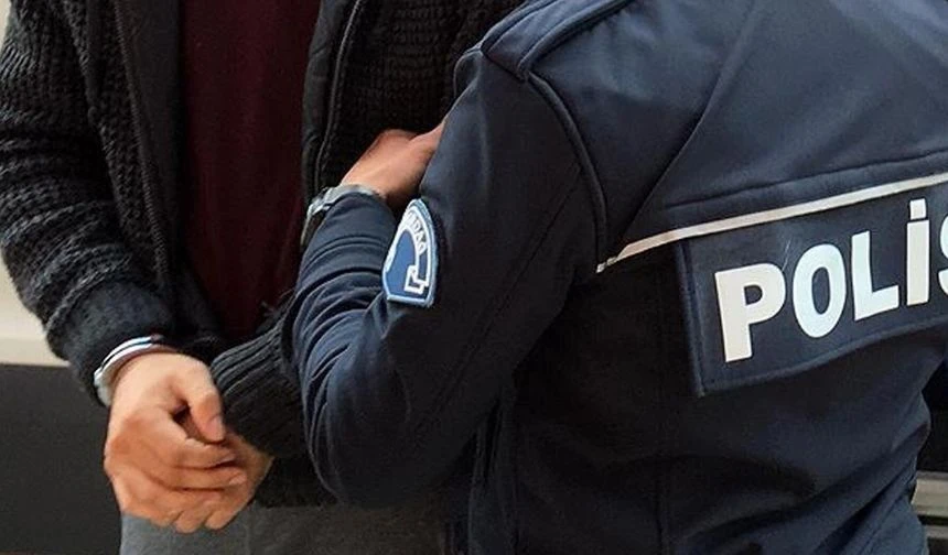 Kızını sosyal medya yayınında oynatan baba gözaltında