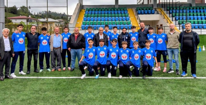 Niyazi Kabaoğlu’ndan Kalkanderespor Altyapısına Anlamlı Destek