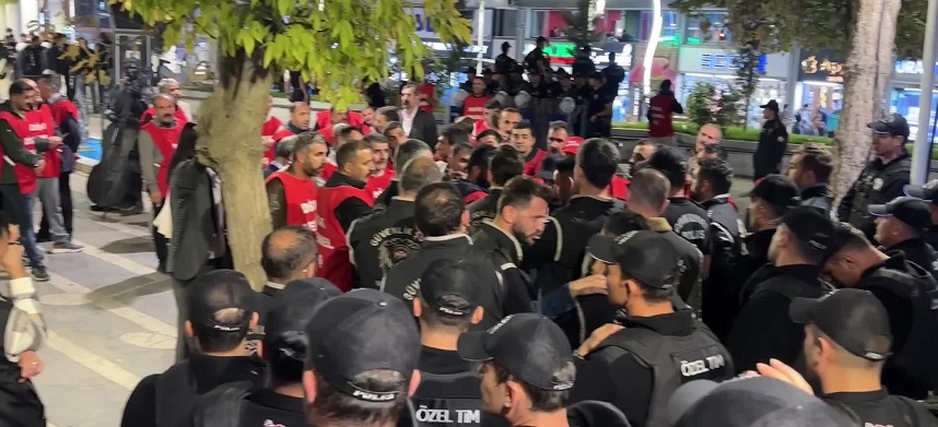 Van'da işten çıkarılan işçilerin eylemi 69'uncu gününde: “Kayyumlar gidecek, emekçiler dönecek”