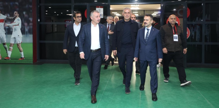 Tarihi maç öncesi Milli Takım'a moral verdiler